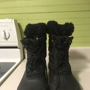 Size 10 Women's Sorel snow boots